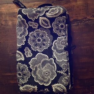 Thirty One bags jewelry roll, black white floral